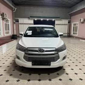 Toyota Innova 2020