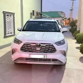Toyota Highlander 2021