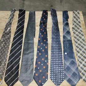 Galustuk geýilmedik