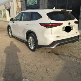 Toyota Highlander 2021