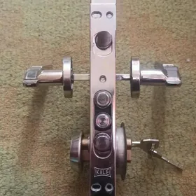 продаю замок дверной оригинал