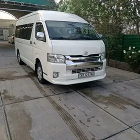 Toyota Hiace 2005