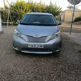 Toyota Sienna 2010