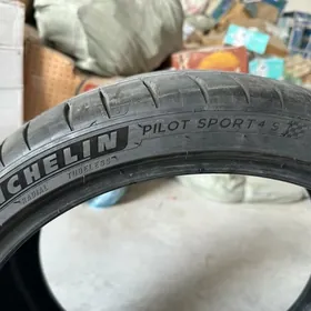 Michlen teker 255/35ZR19