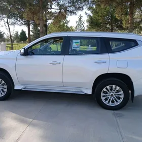 Mitsubishi Pajero 2020