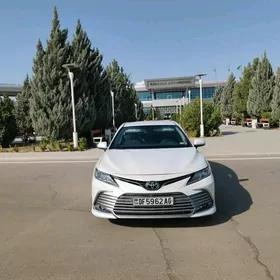 Toyota Camry 2021
