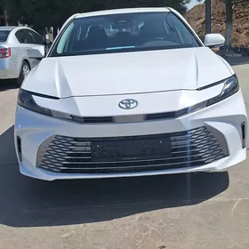 Toyota Camry Hybrid 2025