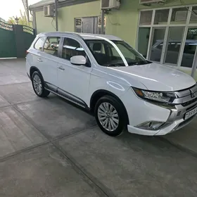 Mitsubishi Outlander 2020