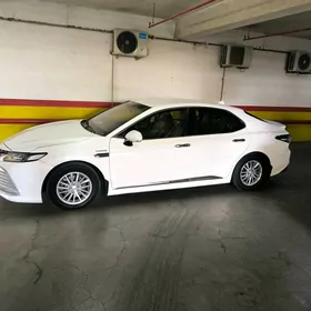 Toyota Camry 2021