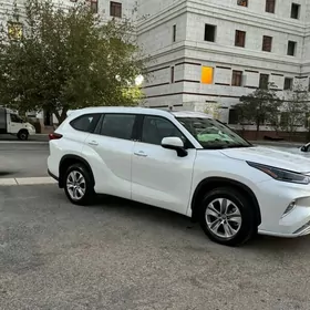 Toyota Highlander 2021
