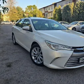 Toyota Camry 2017