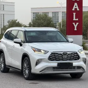 Toyota Highlander 2021