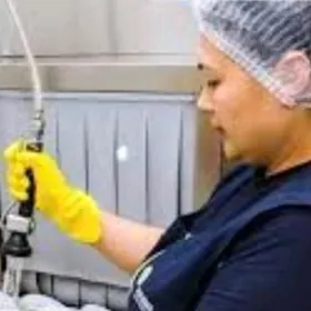 требуется посудница