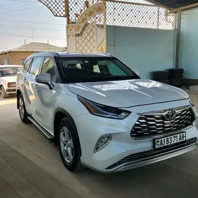 Toyota Highlander 2021