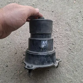 передняя моторная падушка