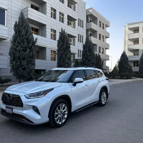 Toyota Highlander 2021