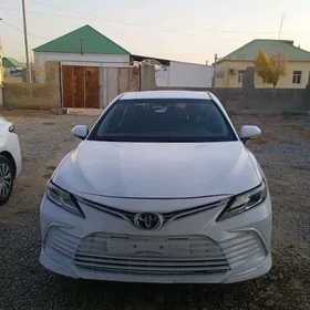 Toyota Camry Hybrid 2021