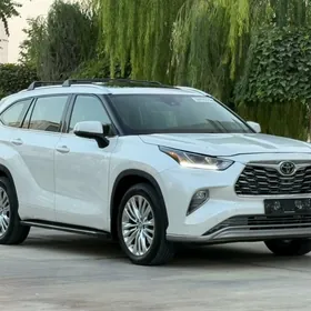 Toyota Highlander 2021