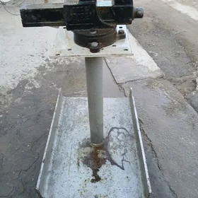 Тиски.