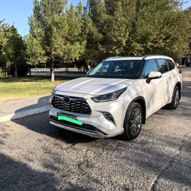 Toyota Highlander 2021