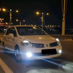 Nissan Tiida 2006
