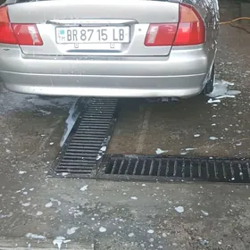Mitsubishi Diamante 1996