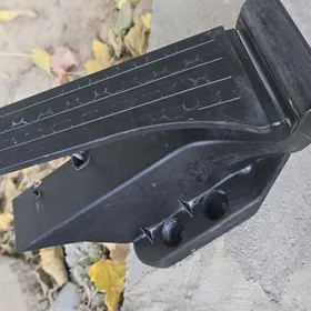 w204 gaz pedal