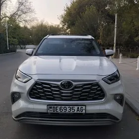 Toyota Highlander 2021