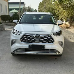 Toyota Highlander 2021