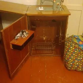 швейная машинка "Лада"