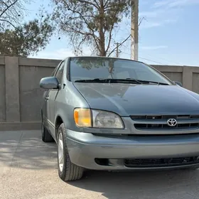 Toyota Sienna 1999