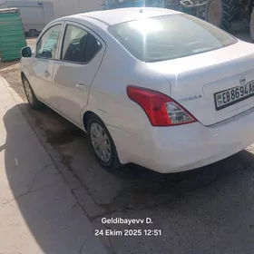 Nissan Versa 2011