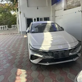 Hyundai Elantra 2025