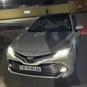 Toyota Camry 2019