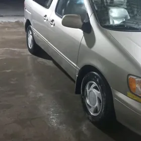 Toyota Sienna 2003