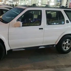 Nissan Pathfinder 2000