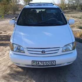 Toyota Sienna 1999
