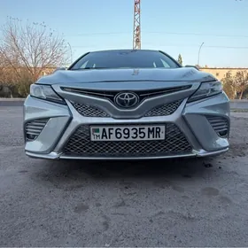 Toyota Camry 2018