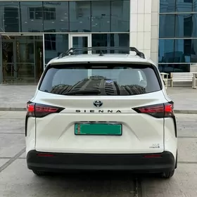 Toyota Sienna 2021