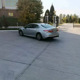 Toyota Camry 2018