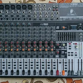 BEHRINGER X1832 TAPLY PULT