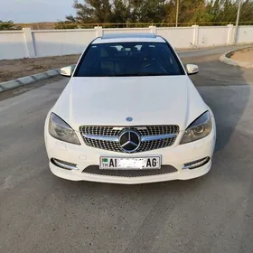Mercedes-Benz C300 2011