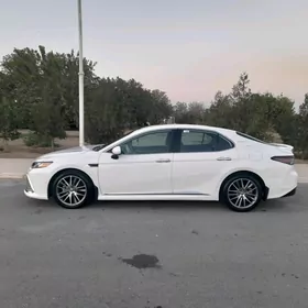 Toyota Camry 2021