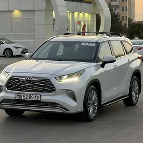 Toyota Highlander 2021