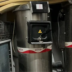 empero kartoşka arassalaýan