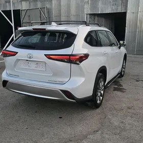 Toyota Highlander 2021