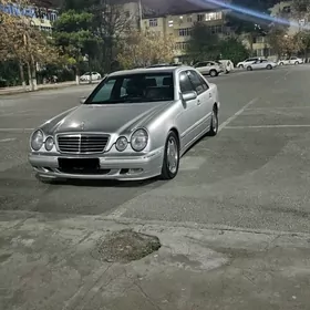 Mercedes-Benz E320 2001