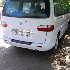 Hyundai H-1 2002