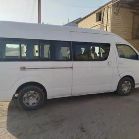 Toyota Hiace 2011