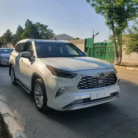 Toyota Highlander 2021